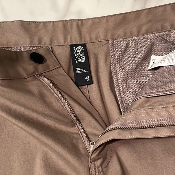 Mountain Hardware Men's Shorts - Picture 6 of 7